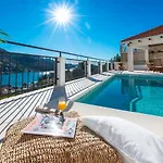 Nila - Private Pool And Sea View Vila *