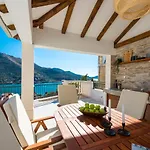 Nila - Private Pool And Sea View *