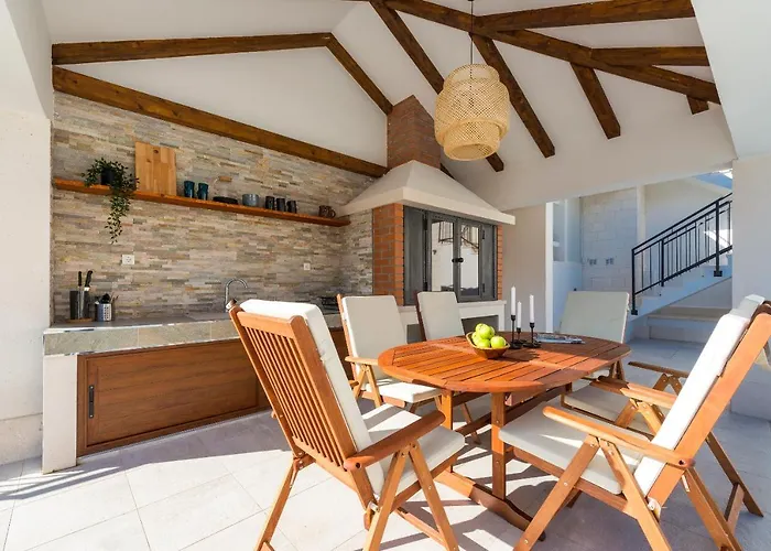 Nila - Private Pool And Sea View *