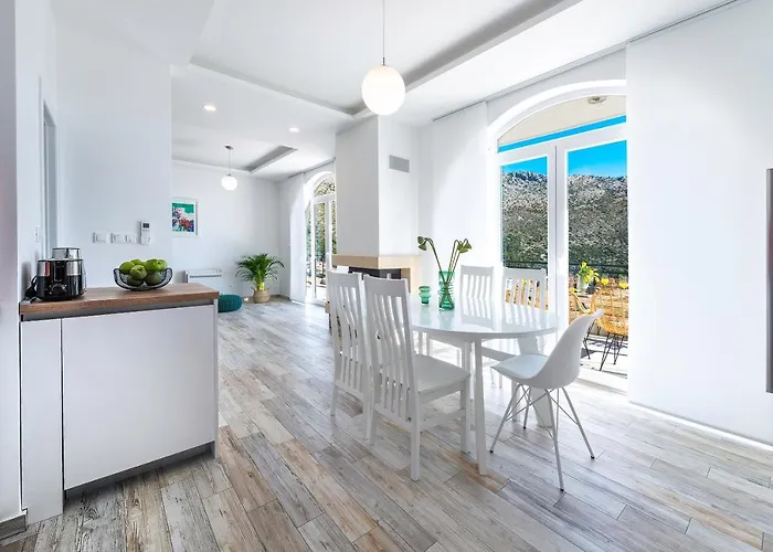 Nila - Private Pool And Sea View