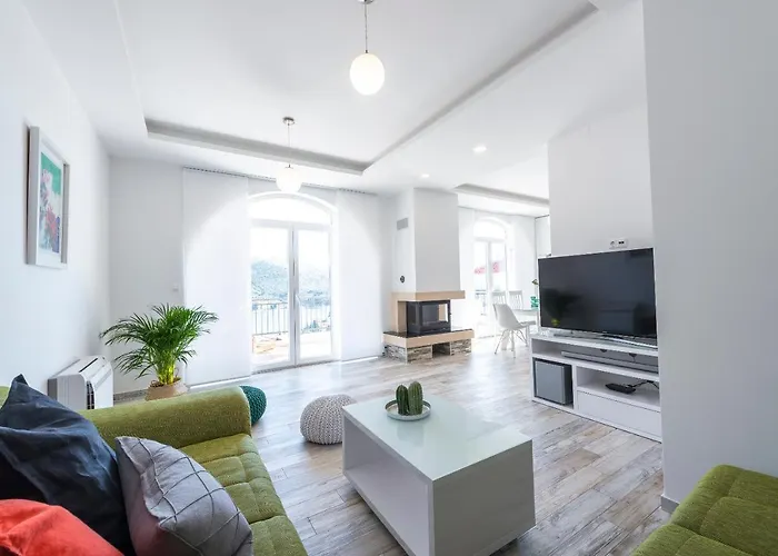 Nila - Private Pool And Sea View Villa